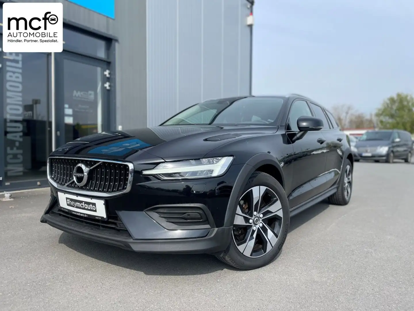 Volvo V60 Cross Country B4 D Pro AWD *ACC*Standheiz.* Noir - 1