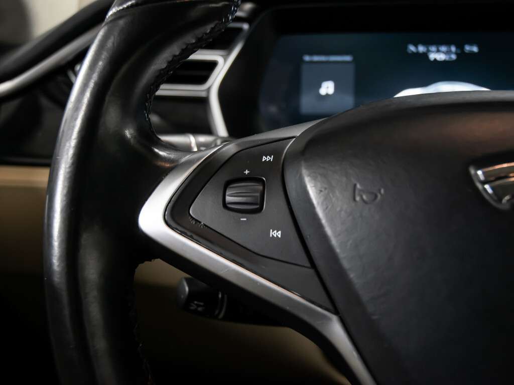 2016 Tesla Model S 70| DUAL MOTOR | 70KWH BATTERY INCLUDED | CONVENIE thumb 15