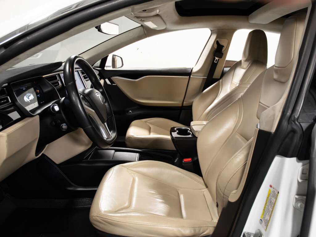 2016 Tesla Model S 70| DUAL MOTOR | 70KWH BATTERY INCLUDED | CONVENIE thumb 8