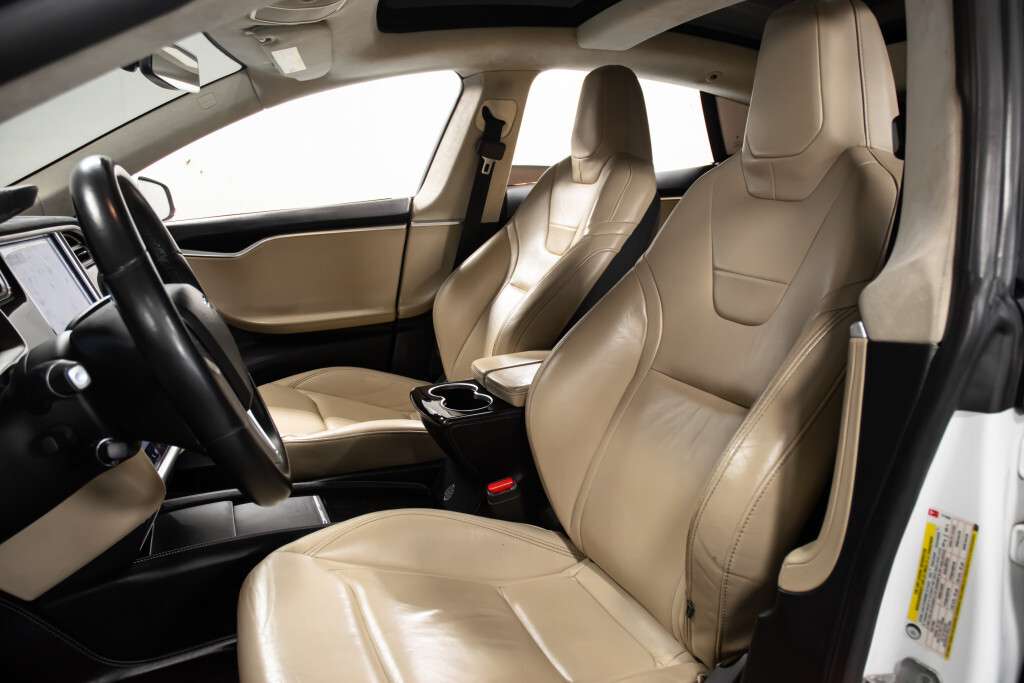2016 Tesla Model S 70| DUAL MOTOR | 70KWH BATTERY INCLUDED | CONVENIE thumb 9