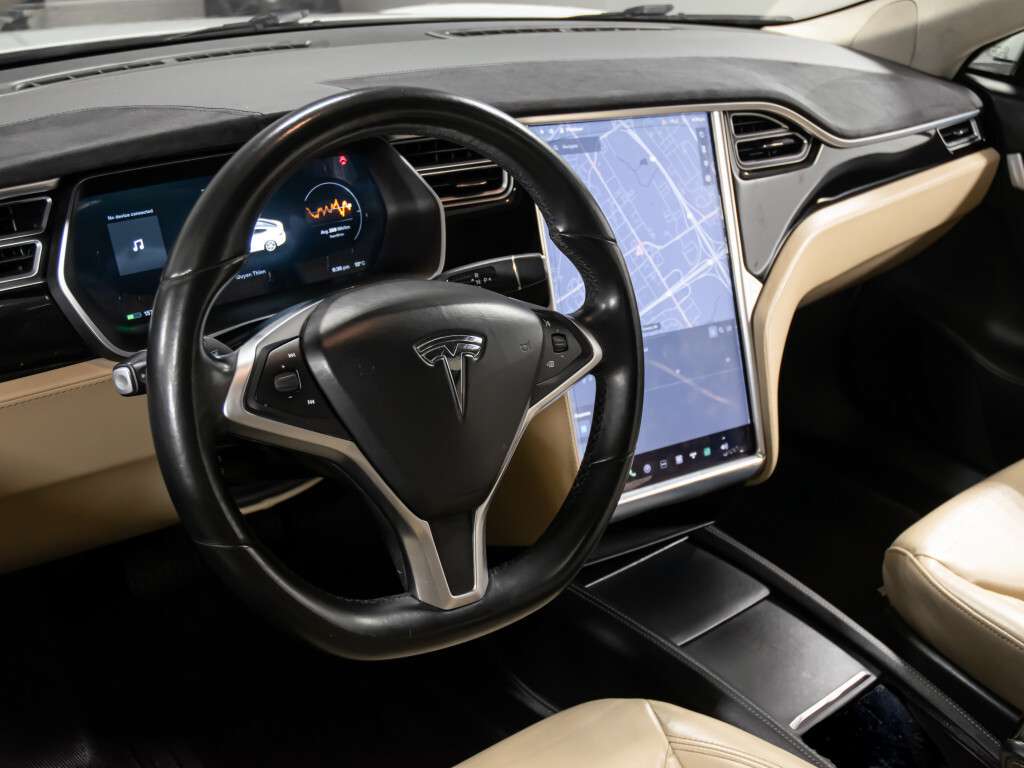 2016 Tesla Model S 70| DUAL MOTOR | 70KWH BATTERY INCLUDED | CONVENIE thumb 7