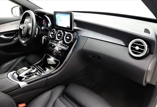 Mercedes-Benz C-Class view 15