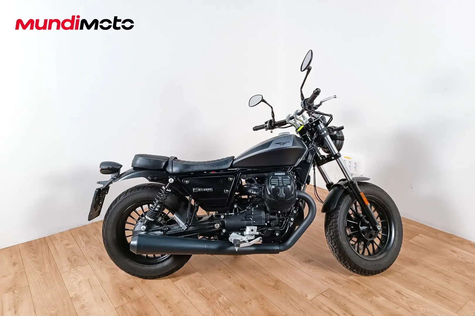 Moto Guzzi V 9 - 1