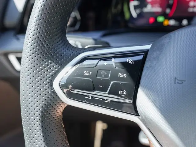 Volkswagen Golf view 17