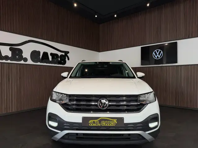 Volkswagen T-Cross view 2