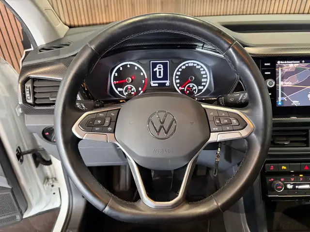 Volkswagen T-Cross view 11