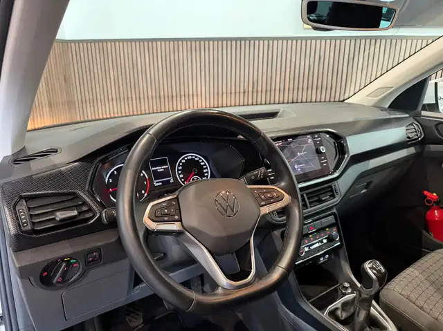 Volkswagen T-Cross view 7