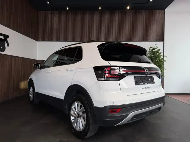 Volkswagen T-Cross view 4