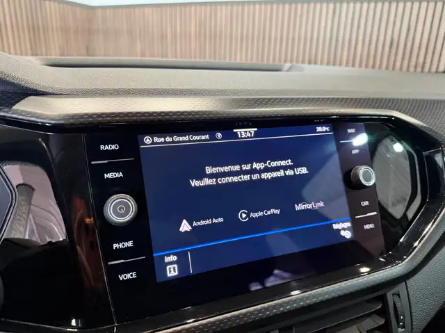 Volkswagen T-Cross view 14