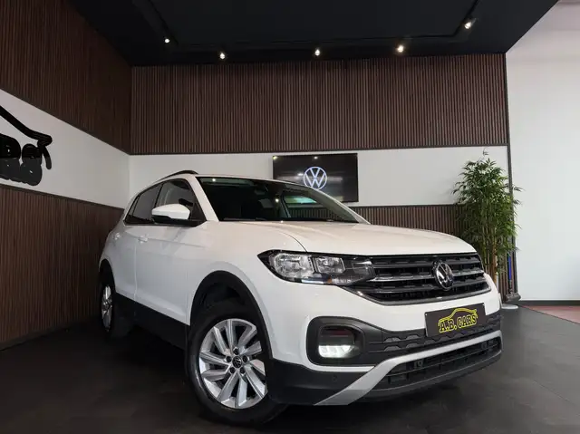 Volkswagen T-Cross view 3