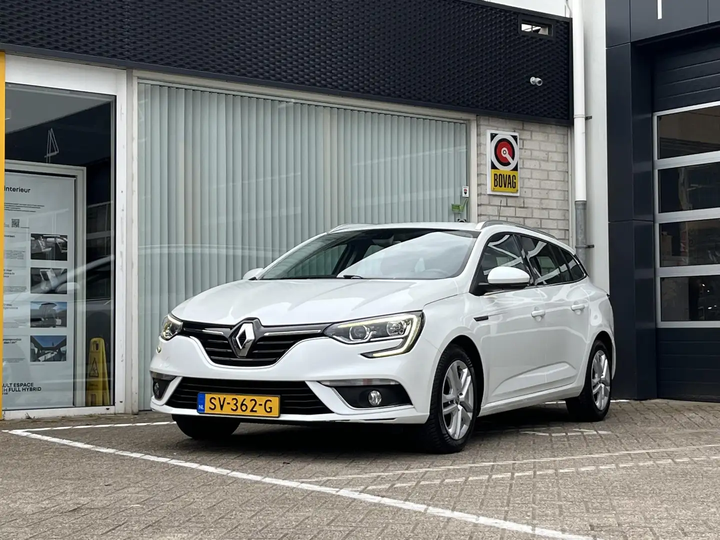Renault Megane Estate 1.3 TCe 115 Zen ,NL-Auto, Trekhaak, Navigat Wit - 2