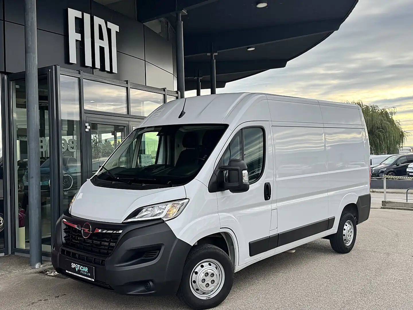 Opel Movano L2H2 2.2 BlueHDi 140 S&S Cargo Edition 3.5t Weiß - 2