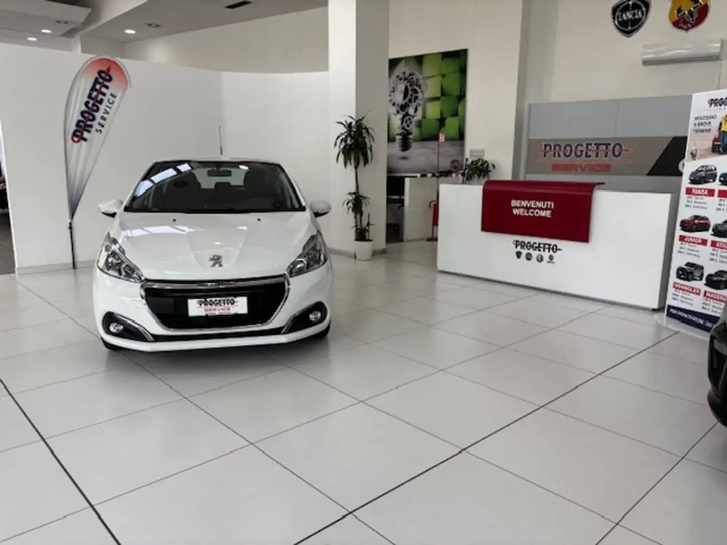 Peugeot 208 208 I 2015 5p 1.2 puretech Allure 82cv Wit - 1