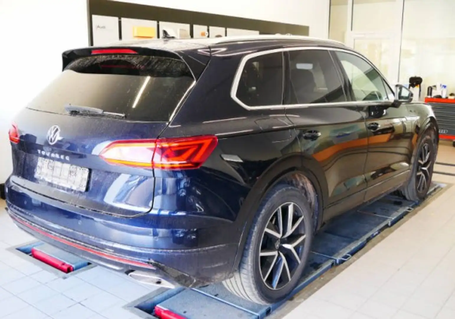 Volkswagen Touareg 3.0 TDI 4M R-Line LEDER MATRIX STANDHZG. LUFTF. Blau - 2
