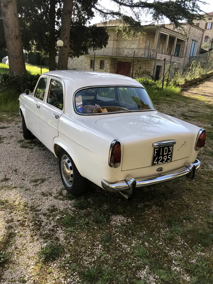 Alfa Romeo Giulietta Berlina TI, foto 2