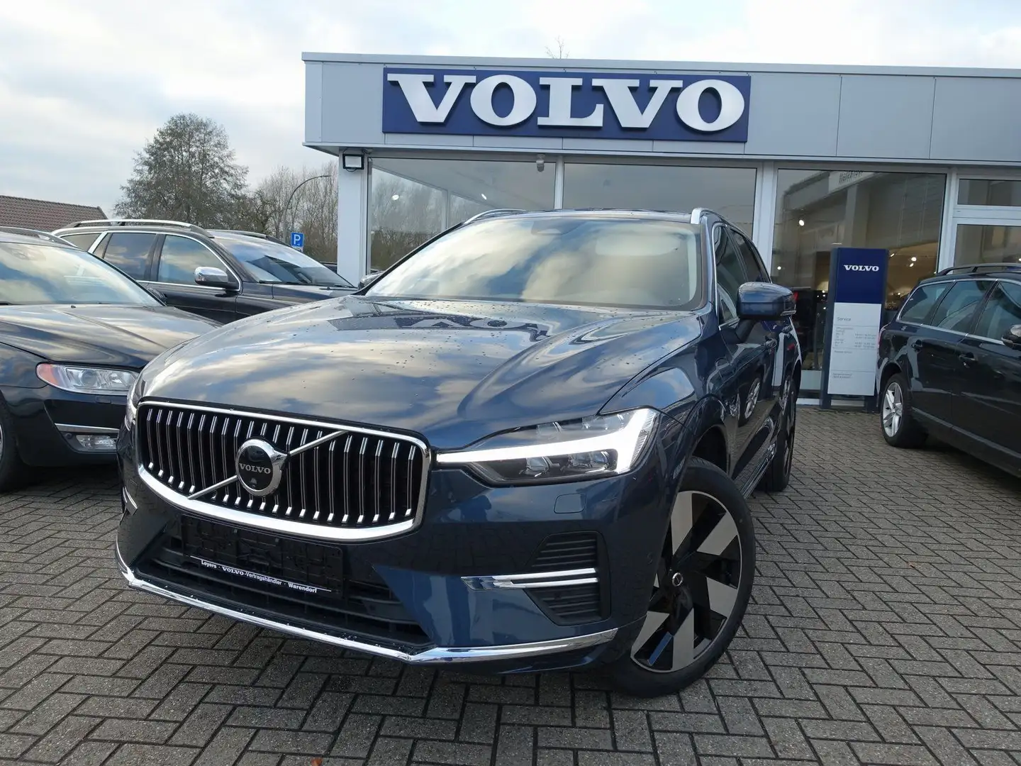 Volvo XC60 Plus T6 AWD Plug-in Hybrid/FourC/360°/H&K Blau - 1