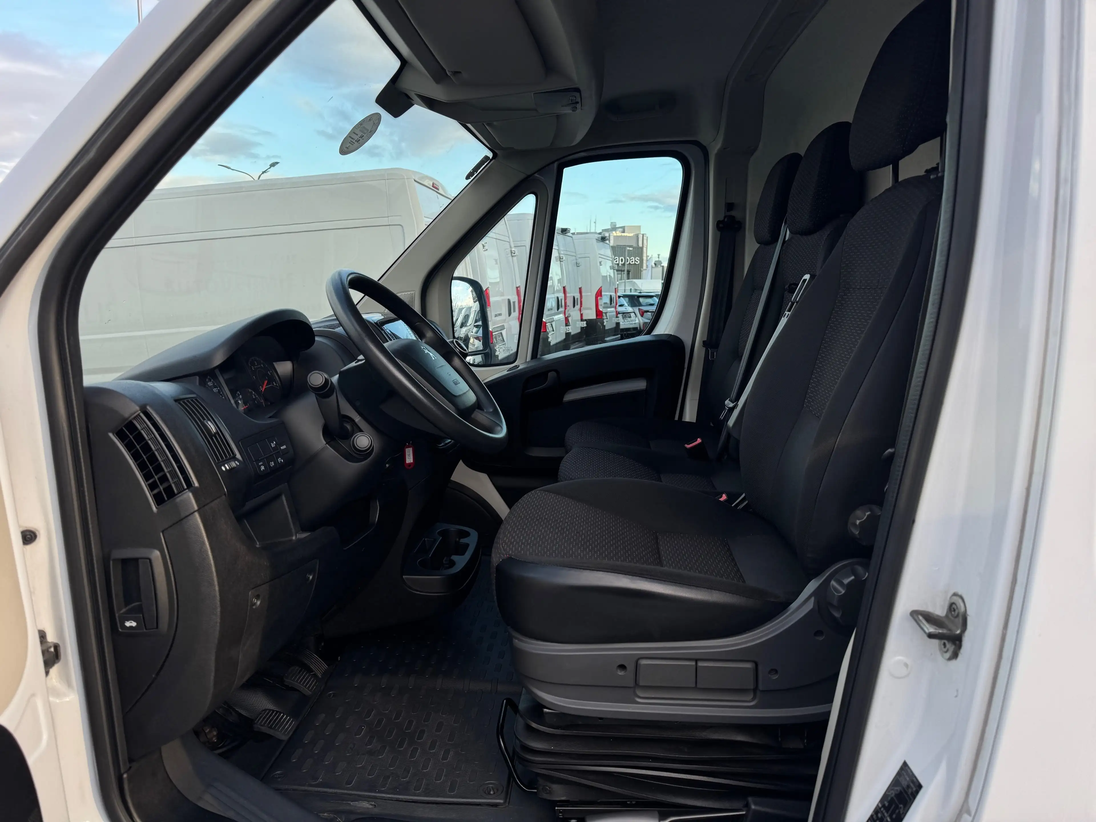 Peugeot Boxer L4H3 35+ 140 TÜV/Service *Netto 15.825€* — photo 2