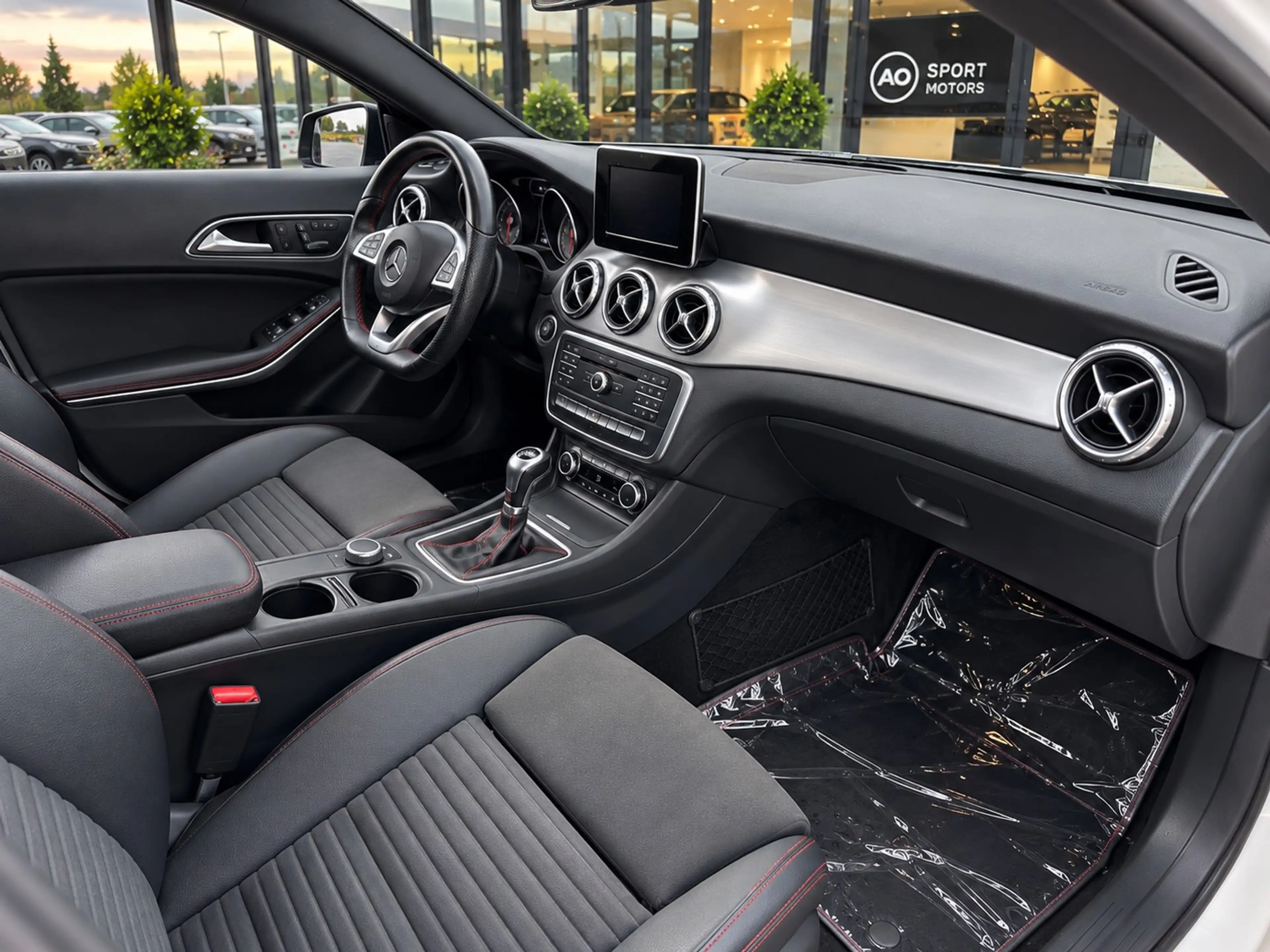 Mercedes-Benz GLA 180 d Pack AMG 1er Propriétaire | Historique |état Showroom !! — photo 7