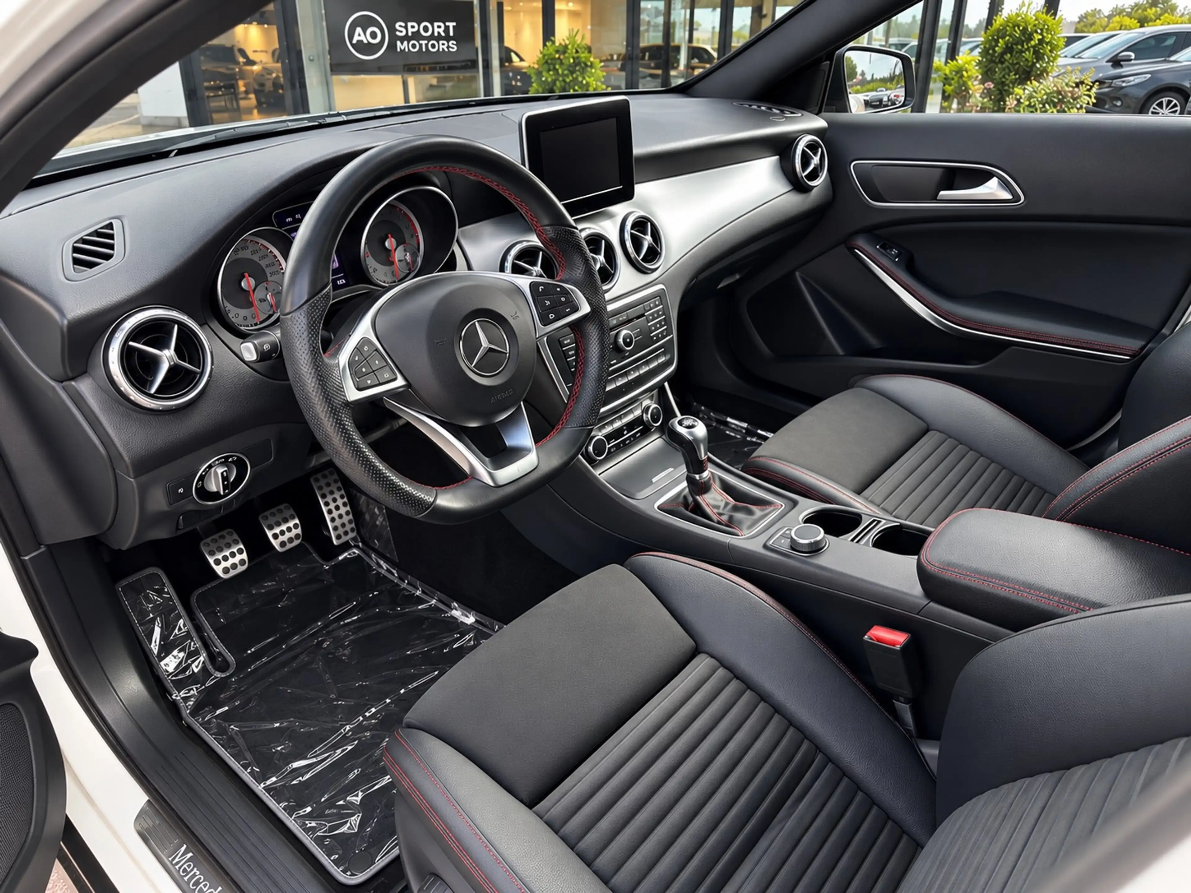 Mercedes-Benz GLA 180 d Pack AMG 1er Propriétaire | Historique |état Showroom !! — photo 6