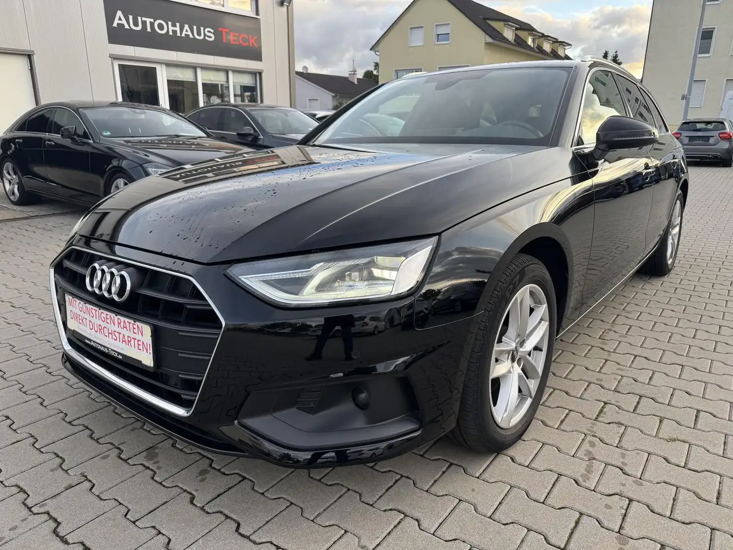 Audi A4 Avant 30 TDI ''advanced'' /1.Hand/AHK/NAVI/SHZ Schwarz - 1