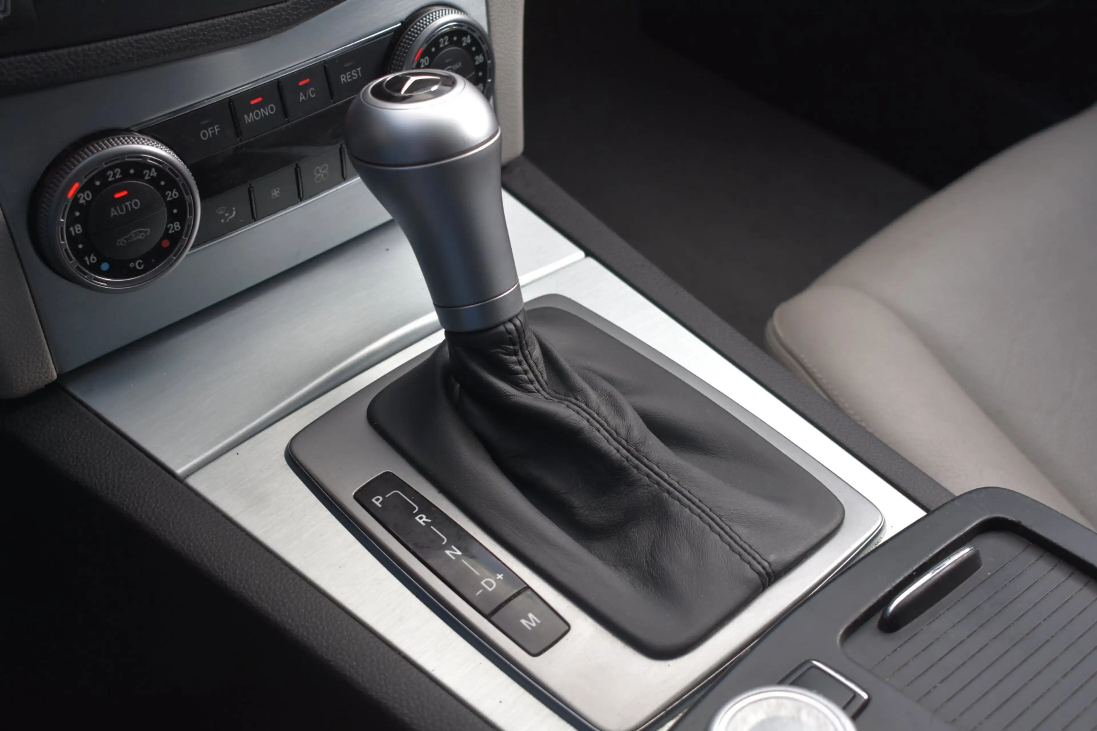 Mercedes-Benz C 350 Elegance '08 Xenon Clima NAvi Leder Cruise — photo 8