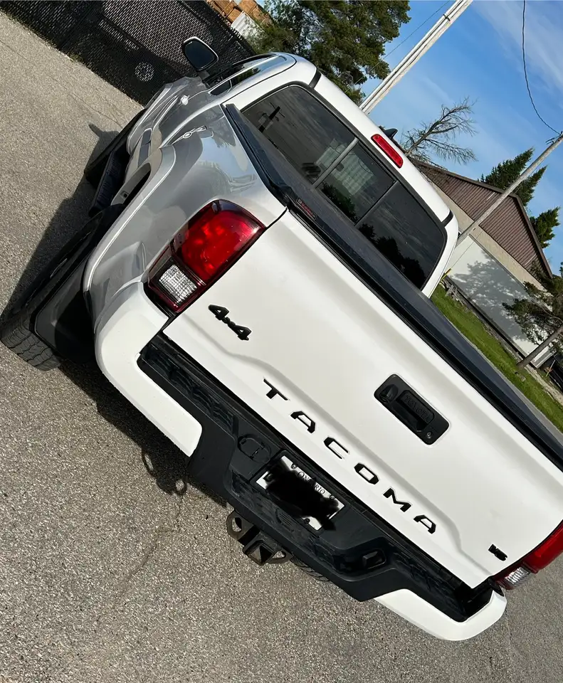Toyota Tacoma снимка Toyota Tacoma