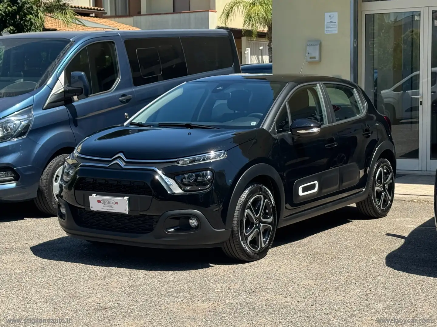 Citroen C3 PureTech 83 S&S Plus Zwart - 2