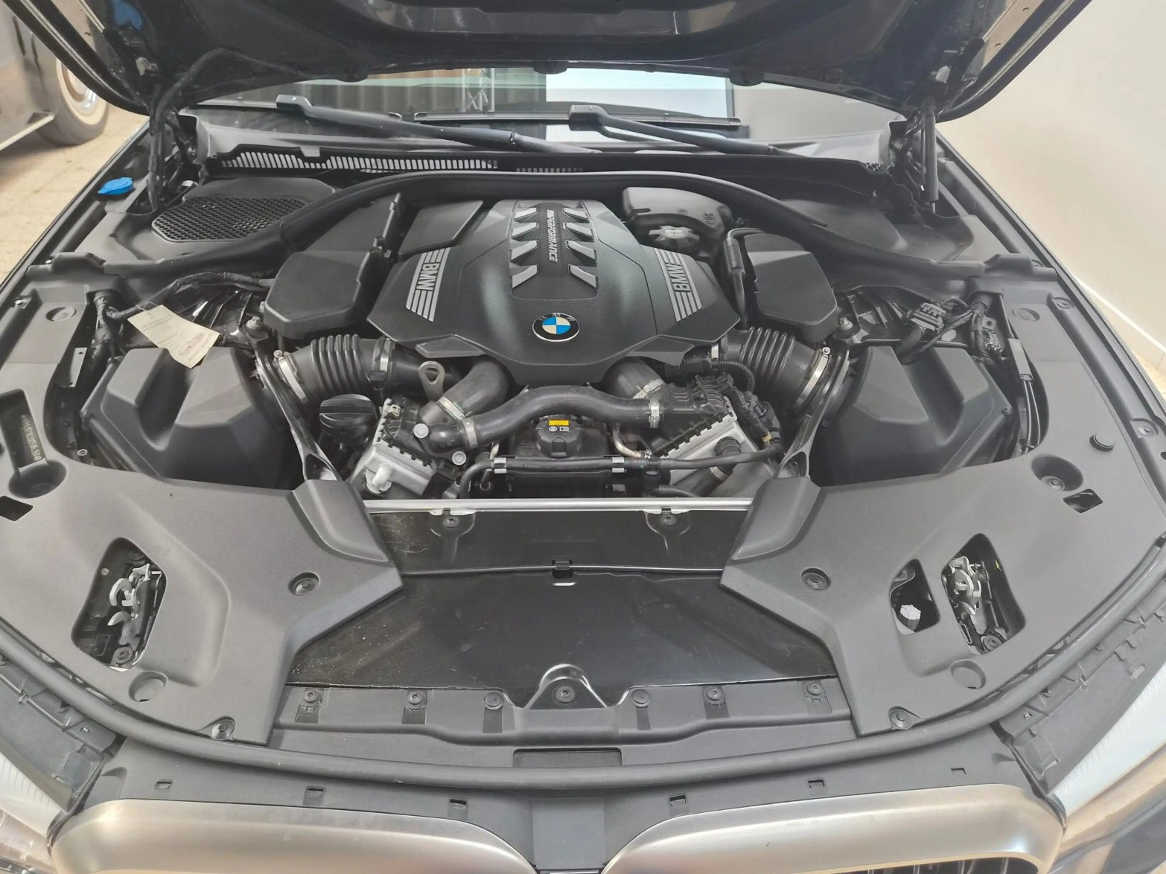 BMW 550 5 Limousine M-Paket i xDrive — photo 18