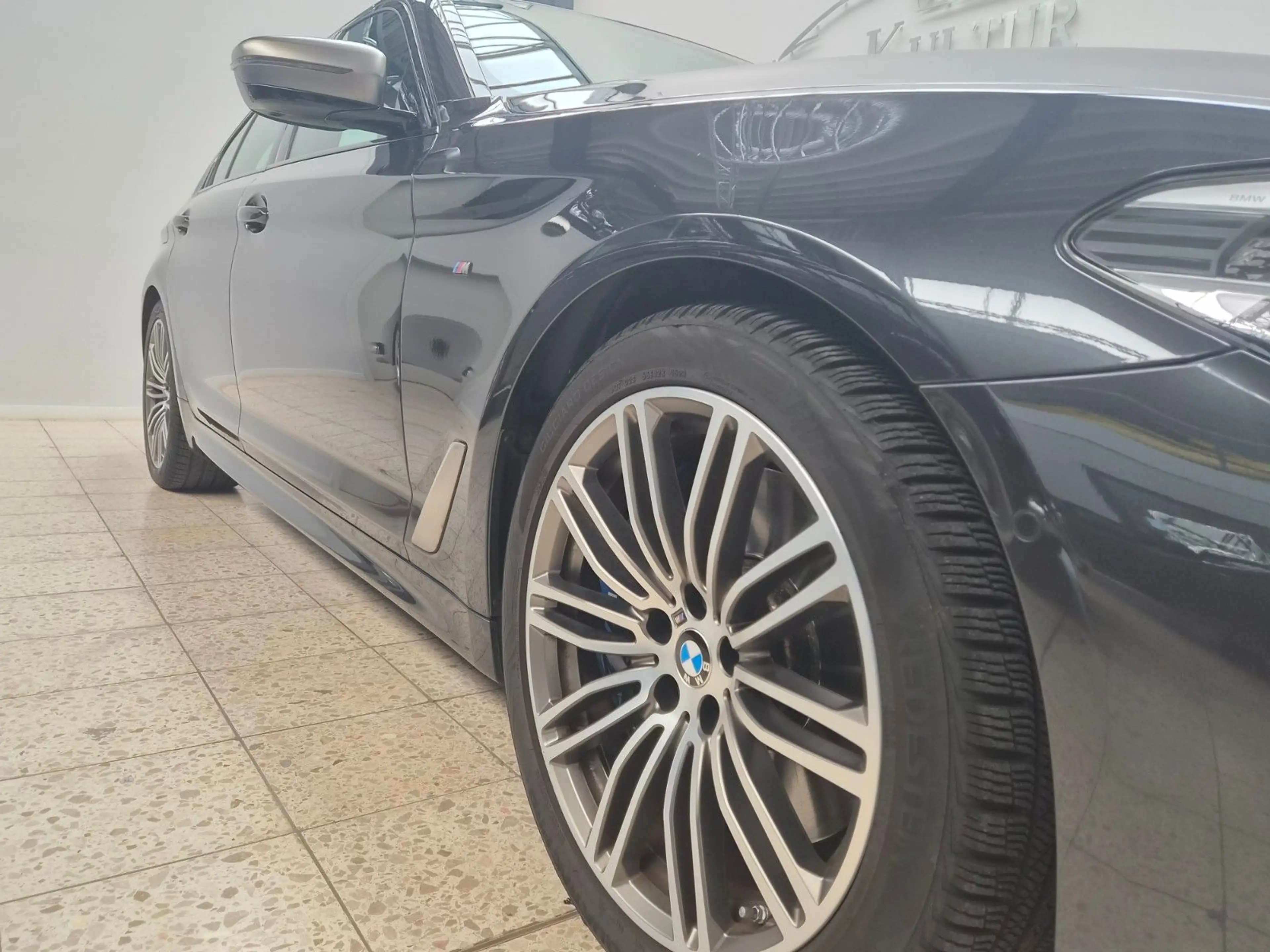 BMW 550 5 Limousine M-Paket i xDrive — photo 8