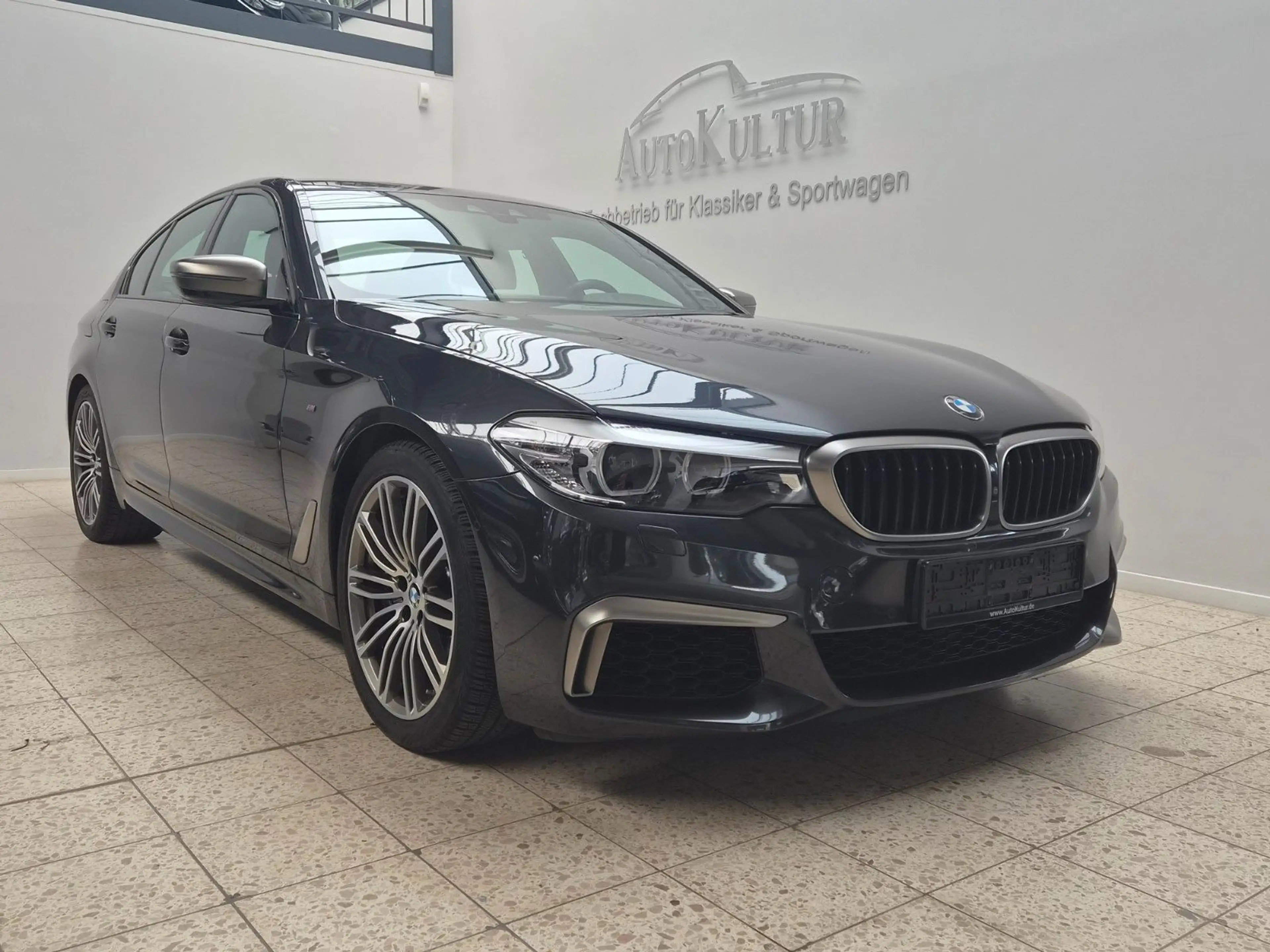 BMW 550 5 Limousine M-Paket i xDrive — photo 2
