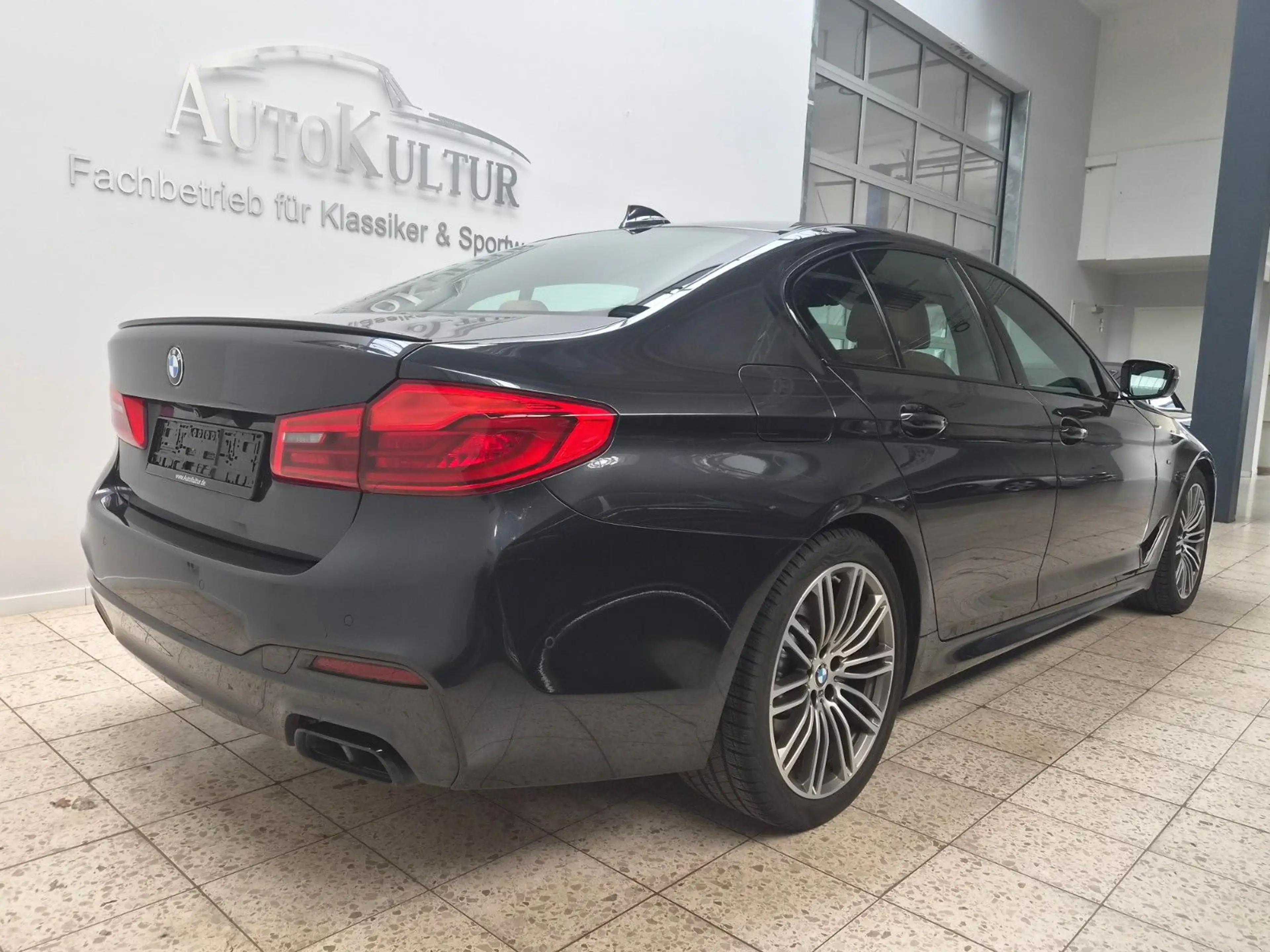 BMW 550 5 Limousine M-Paket i xDrive — photo 6
