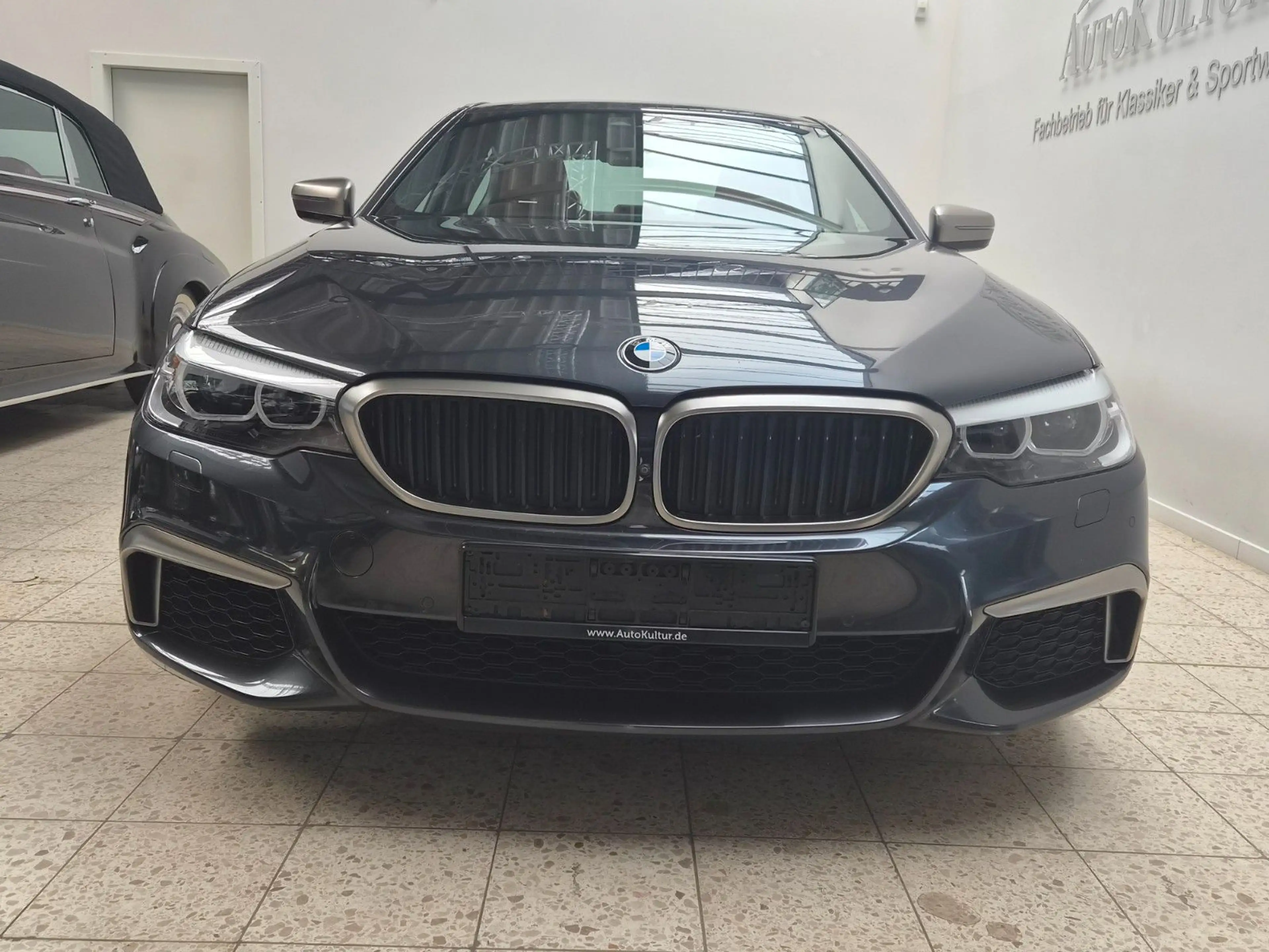 BMW 550 5 Limousine M-Paket i xDrive — photo 3
