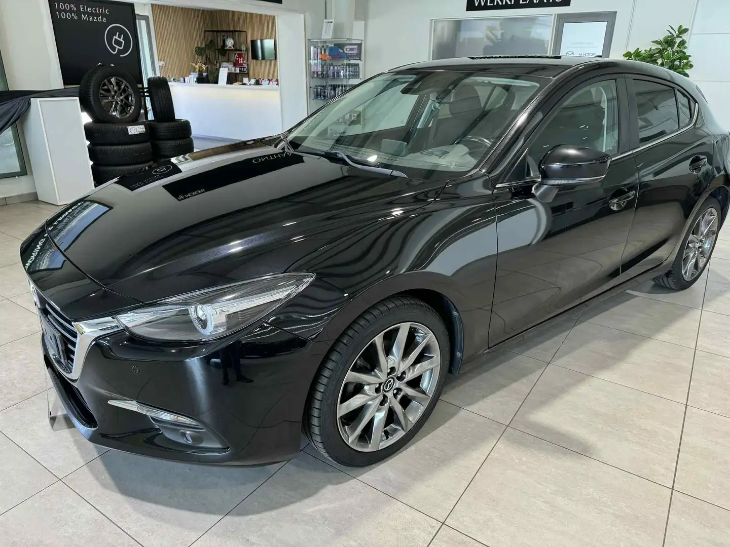 Mazda 3 2.0L SKYACTIV-G 120 hp Play Edition 6MT Noir - 1