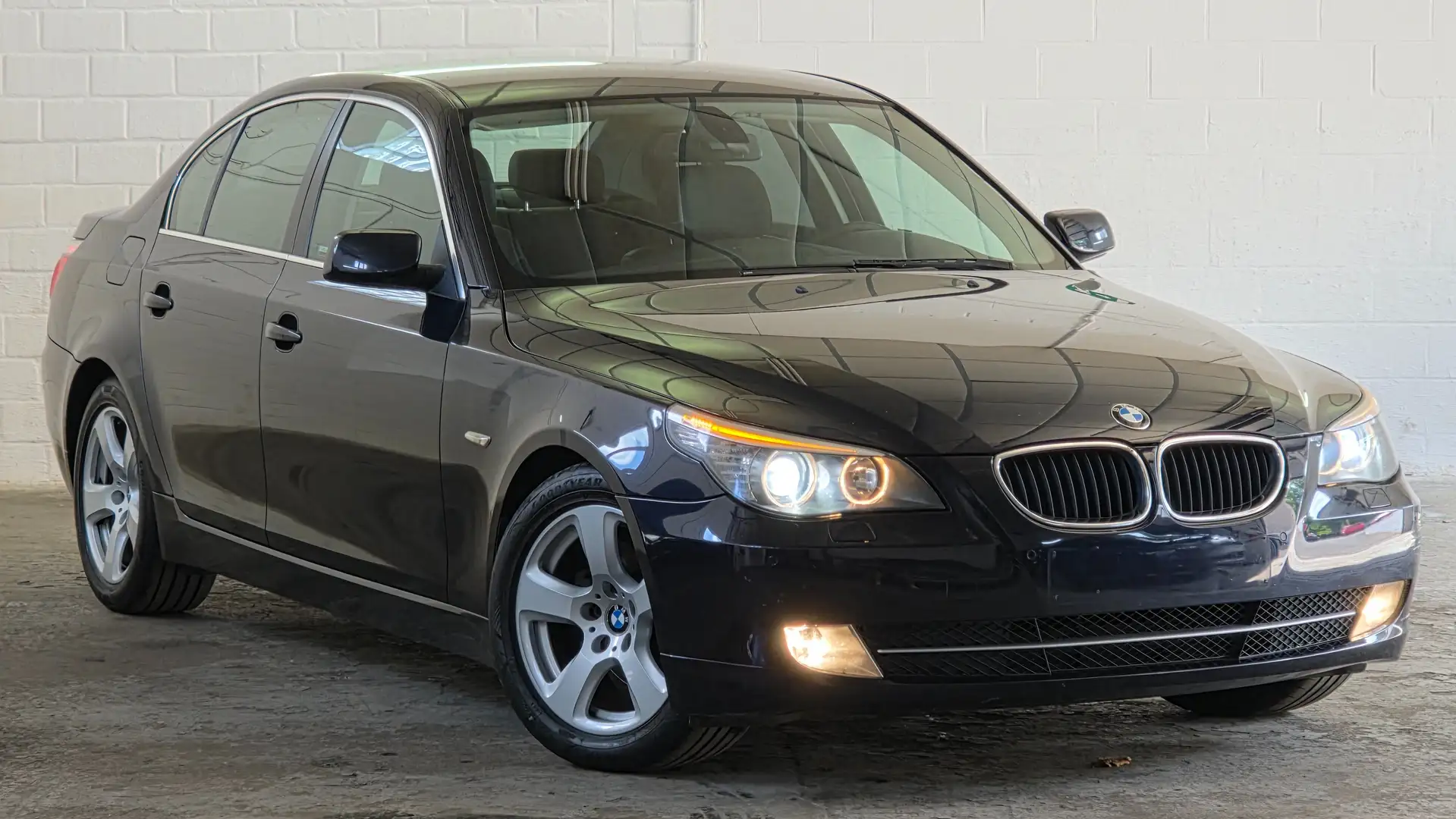 BMW 520 520i / Cuir / Xenon / Jantes / Garantie Bleu - 1