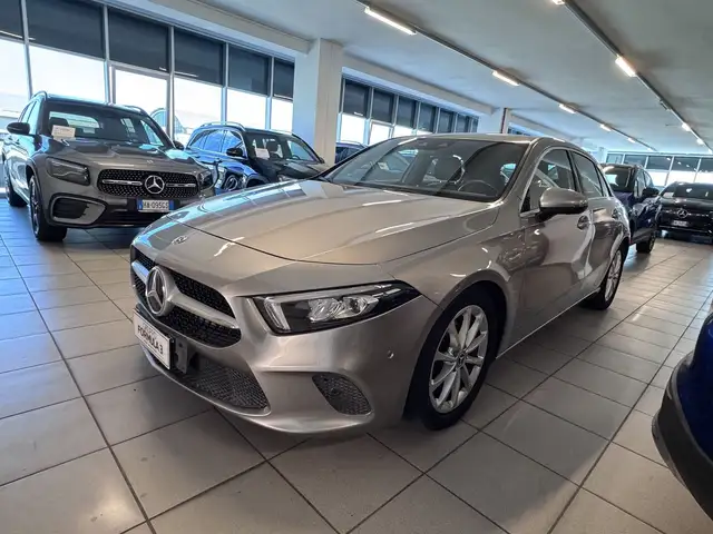 Mercedes-Benz A 180