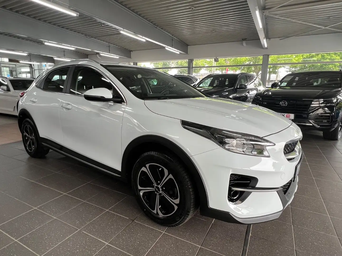 Kia XCeed Vision 1.6 Plug-in Hybrid Komfort+Navi Weiß - 2