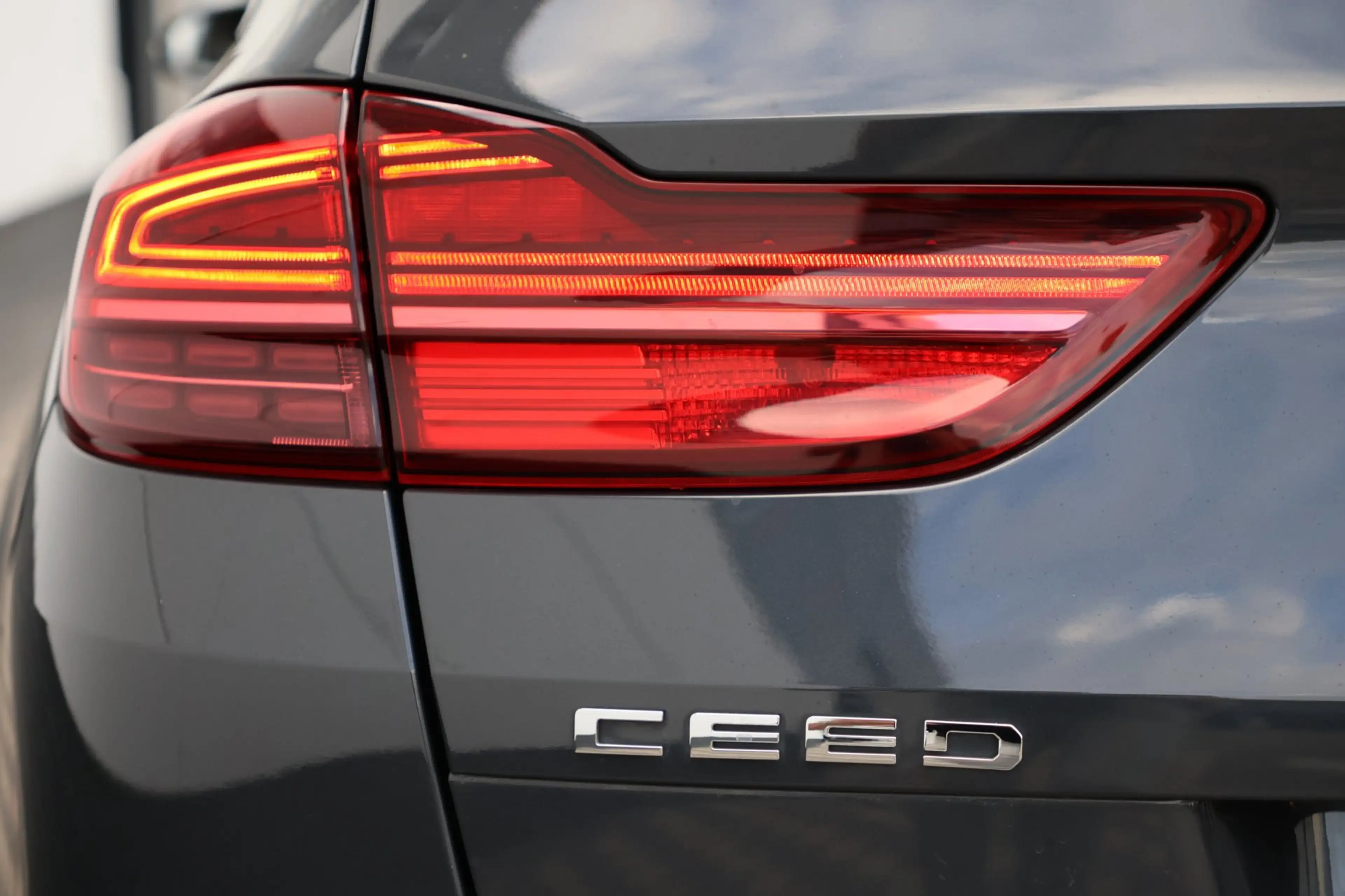 Kia Ceed SW / cee'd SW Sportswagon 1.4 T-GDi ExecutiveLine Pano Leer luxe — photo 37