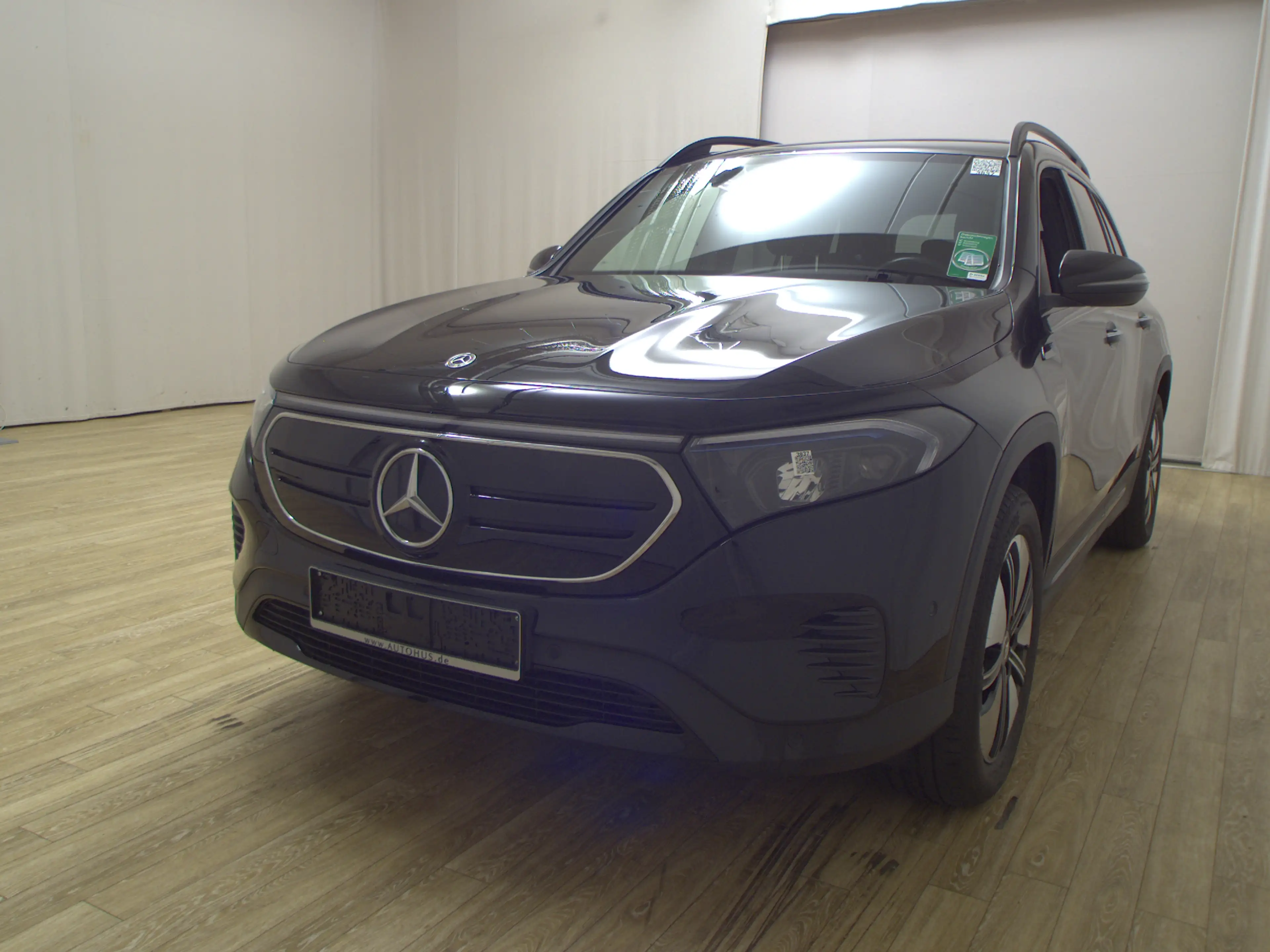 Mercedes-Benz EQB 250 Night T-Leder Navi LED RFK Keyless — photo 2