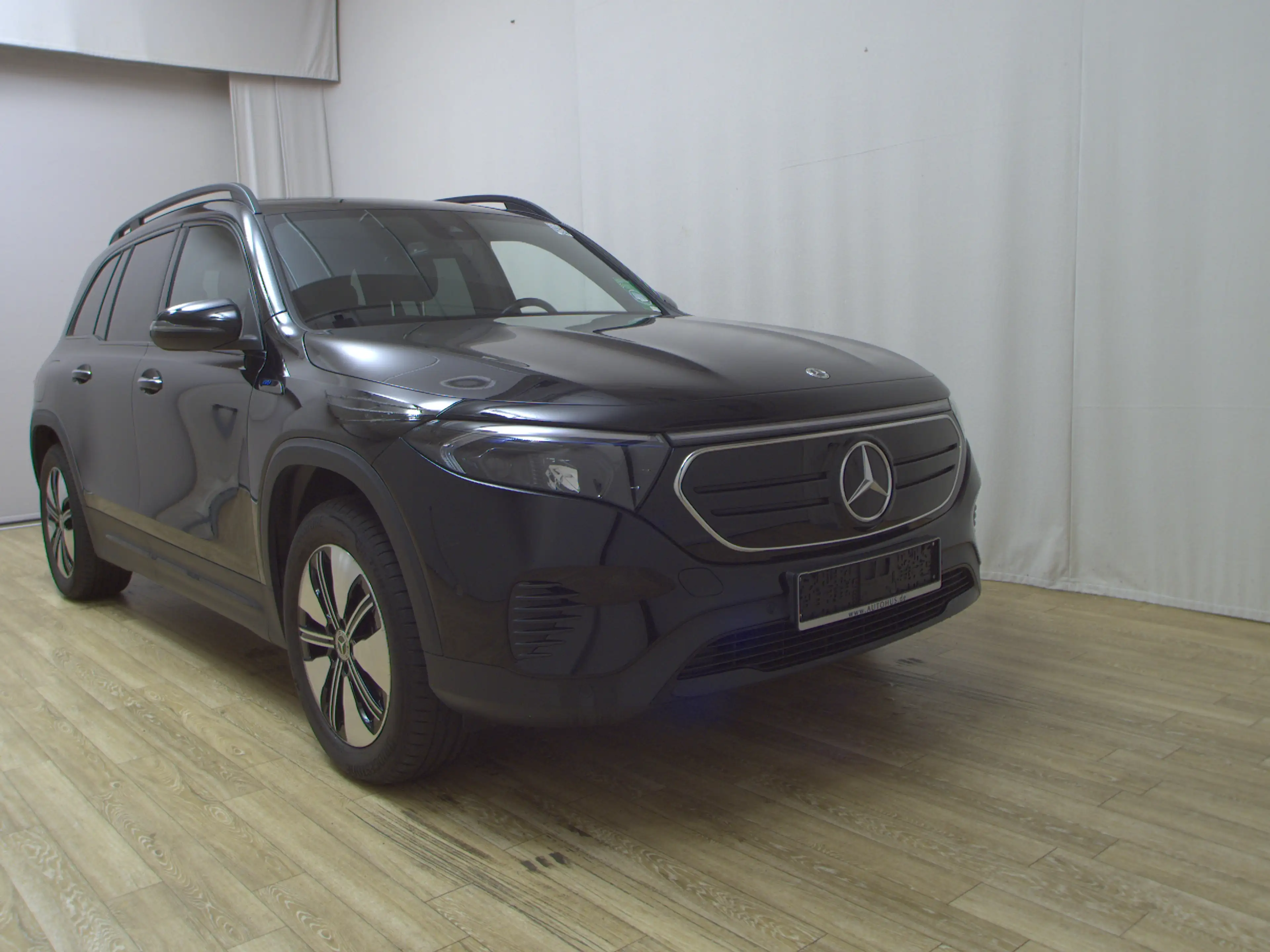 Mercedes-Benz EQB 250 Night T-Leder Navi LED RFK Keyless — photo 3