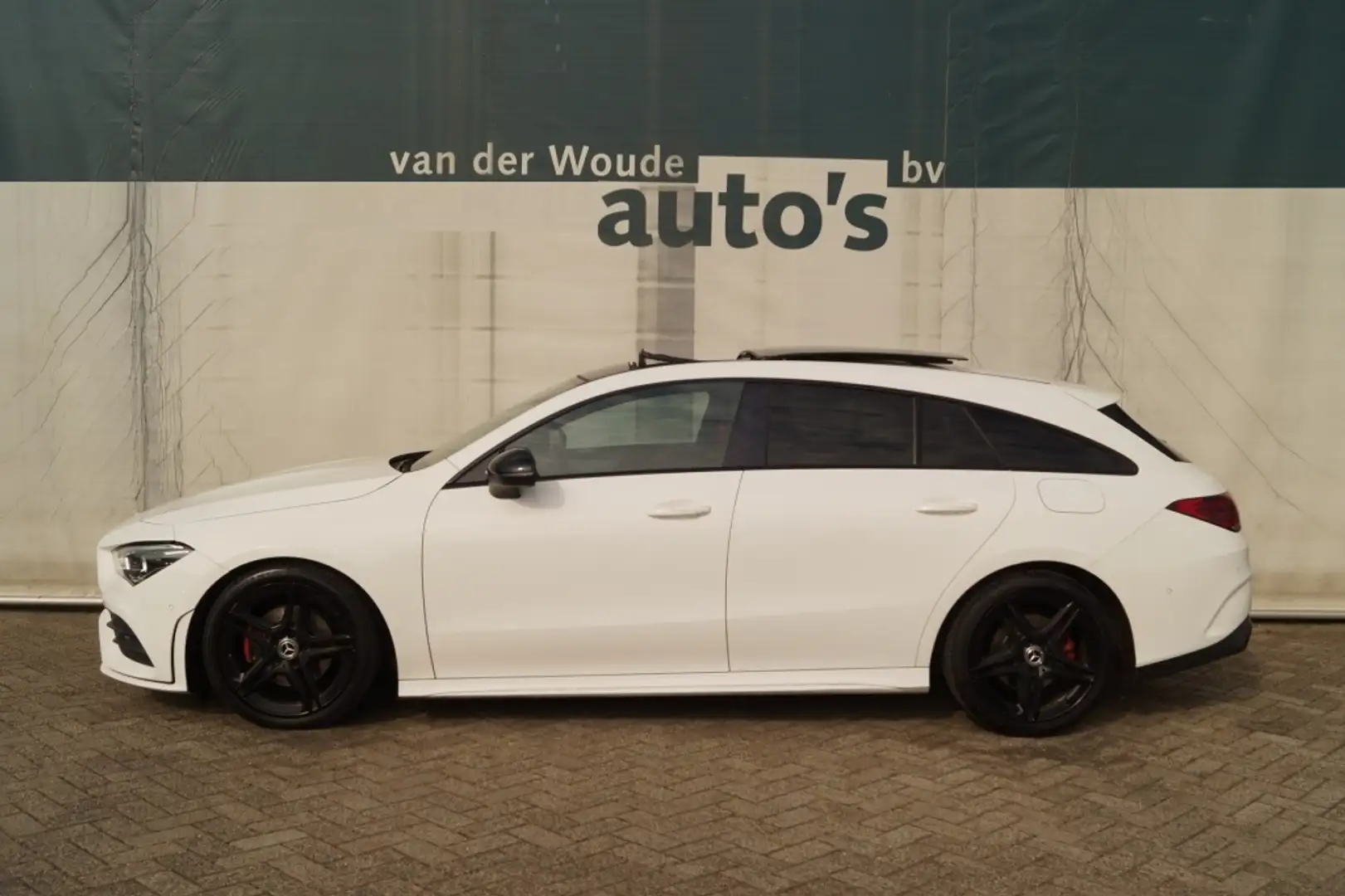 Mercedes-Benz CLA 180 Shooting Brake Advantage AMG Edition -PANO- Wit - 1