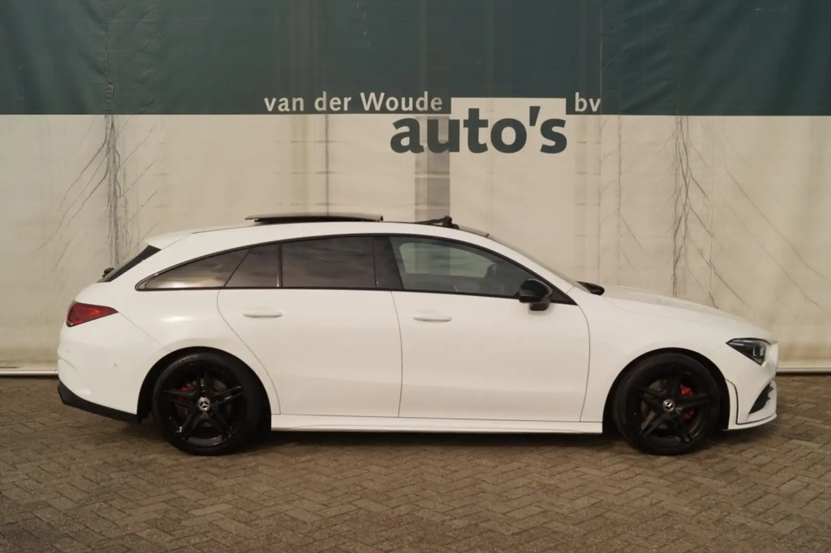 Mercedes-Benz CLA 180 Shooting Brake Advantage AMG Edition -PANO- Wit - 2