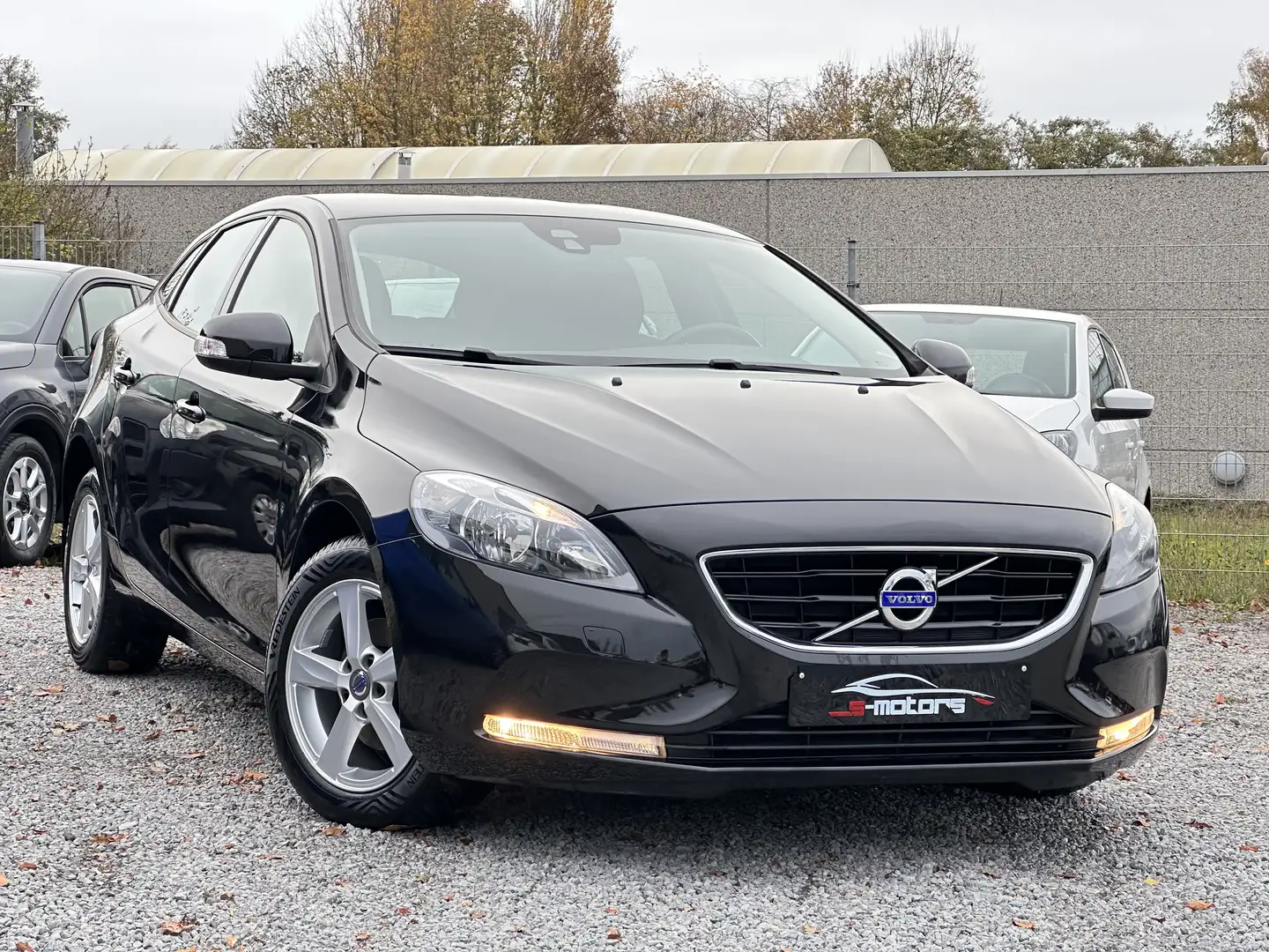 Volvo V40 V40 2.0 D2 • TRES PROPRE • EURO 6b Noir - 1