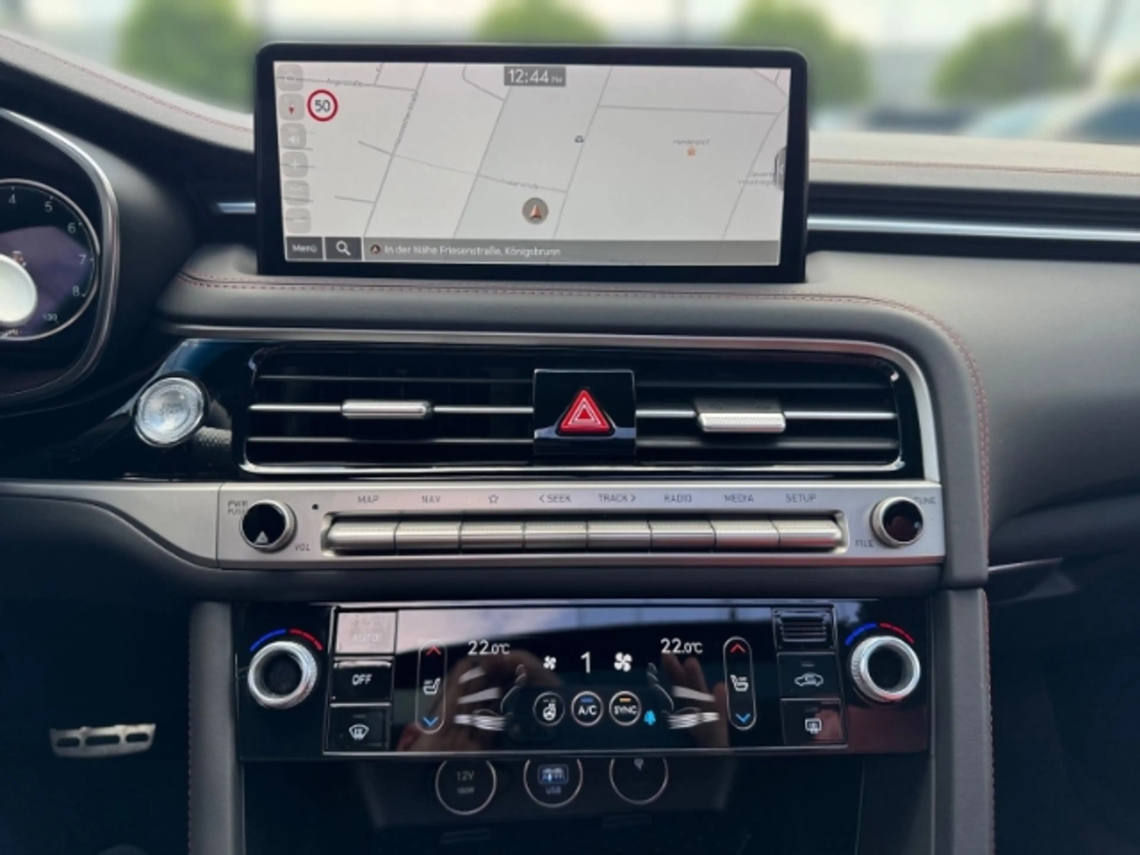 Genesis G70 Sedan 2.0T RWD Sport Sportpaket AD Panorama Navi L — photo 9