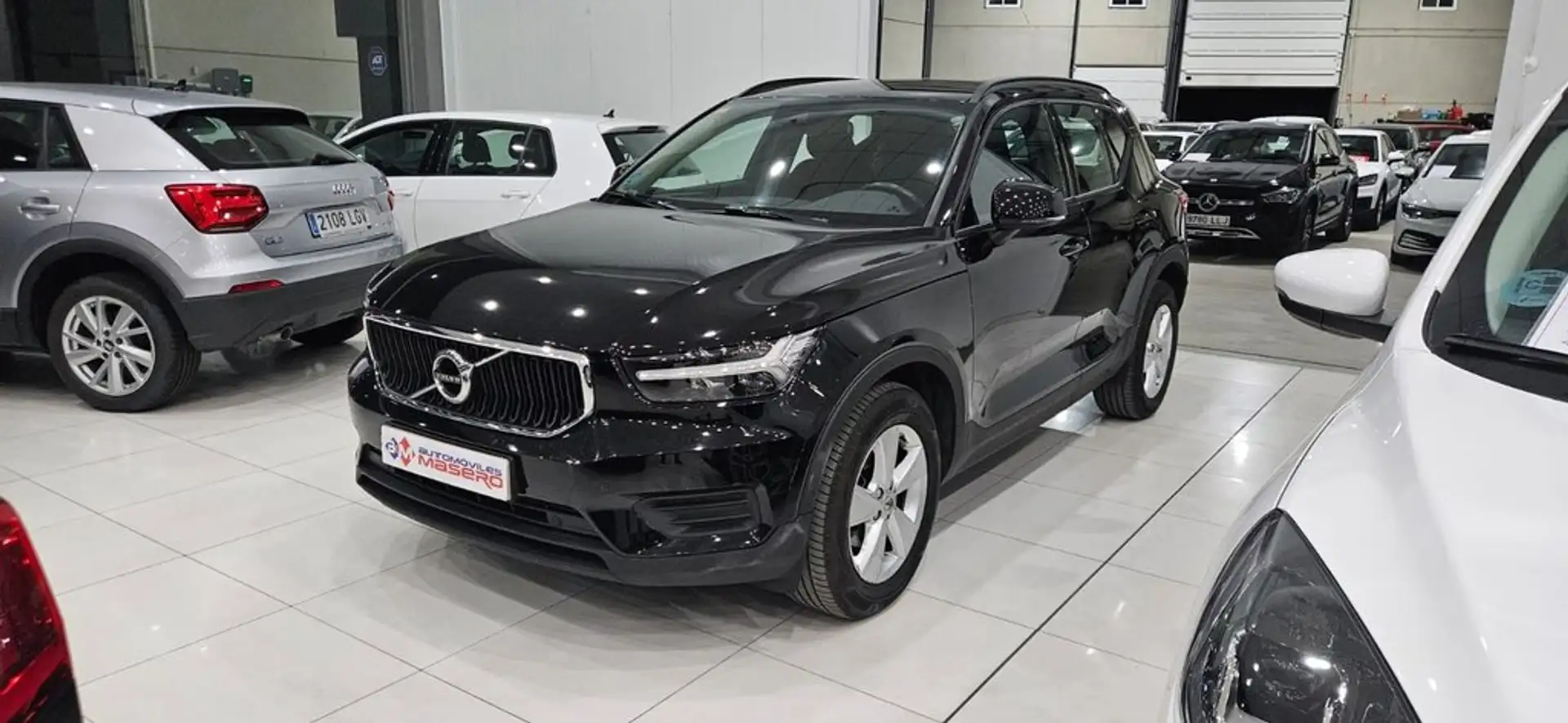 Volvo XC40 1.5 T2 Momentum Core Negro - 1