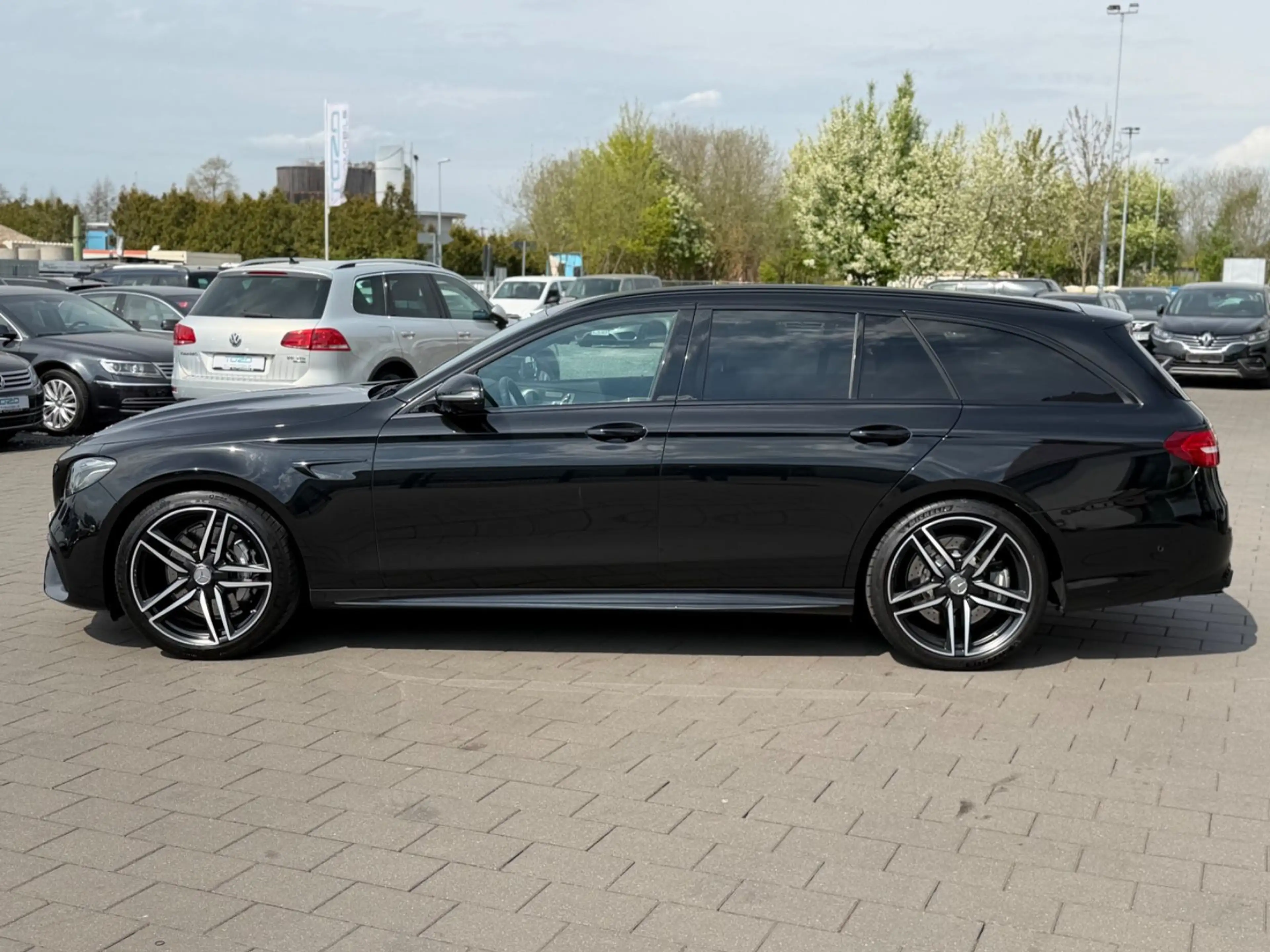 Mercedes-Benz E 63 AMG 4Matic*BURMESTER*360°KAMERA*2.HAND*TOP* — photo 4