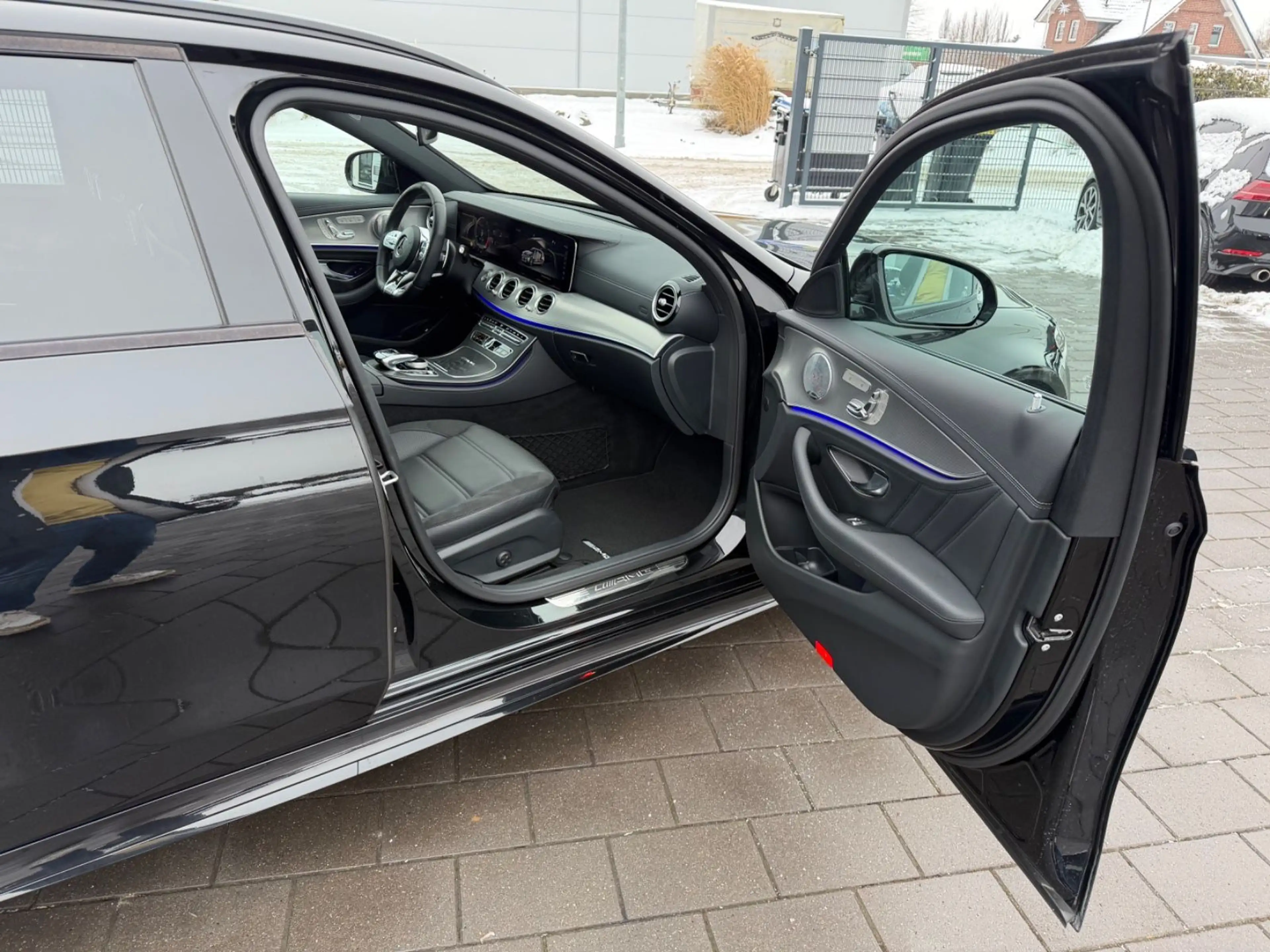 Mercedes-Benz E 63 AMG 4Matic*BURMESTER*360°KAMERA*2.HAND*TOP* — photo 10