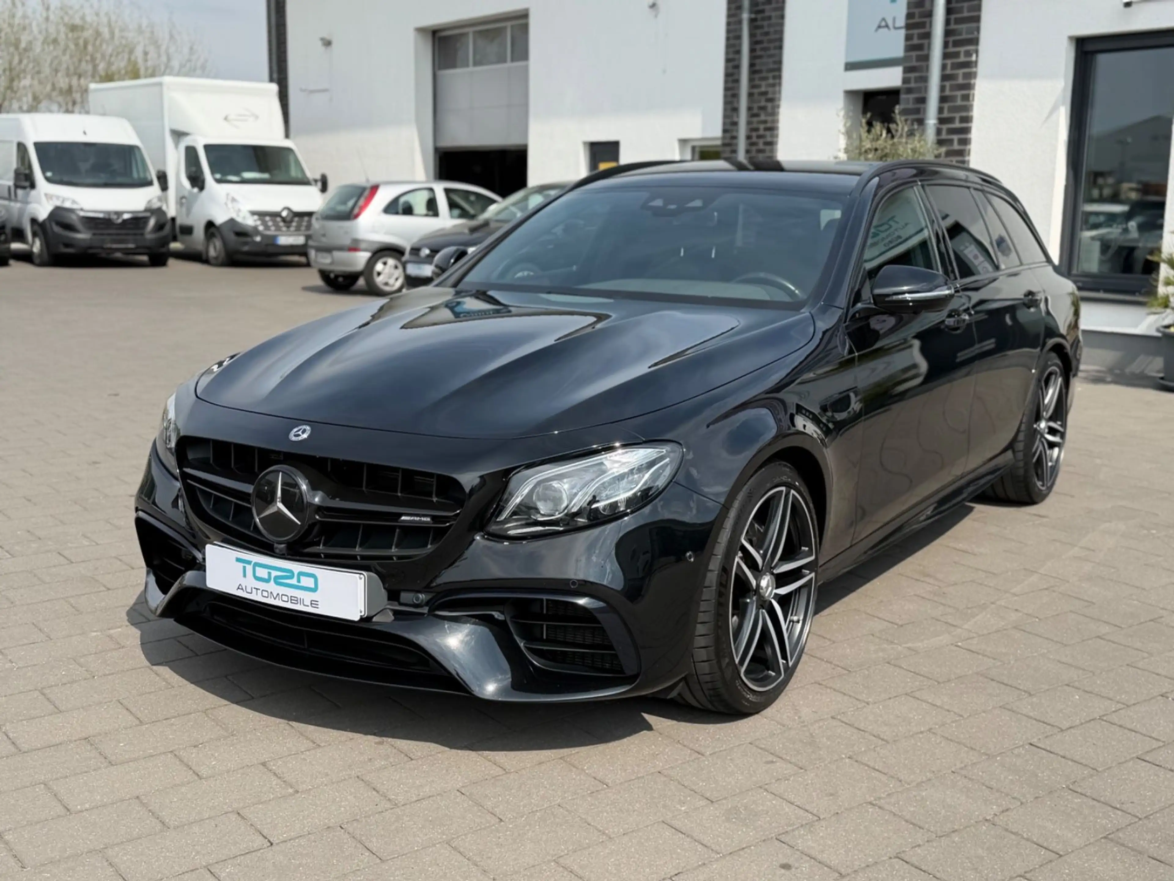 Mercedes-Benz E 63 AMG 4Matic*BURMESTER*360°KAMERA*2.HAND*TOP* — photo 3