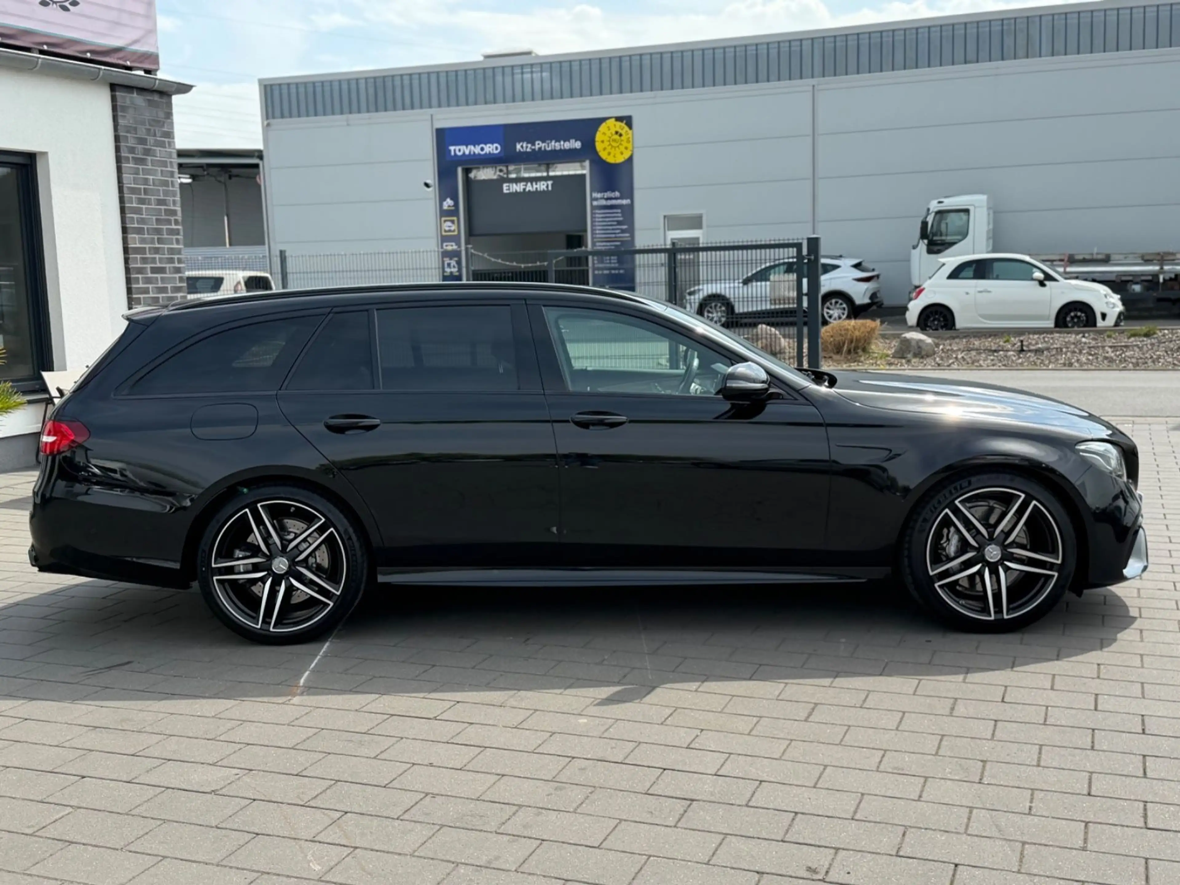 Mercedes-Benz E 63 AMG 4Matic*BURMESTER*360°KAMERA*2.HAND*TOP* — photo 8
