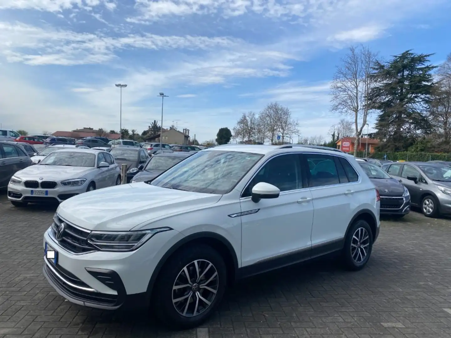 Volkswagen Tiguan 2.0 TDI 150 CV SCR DSG Life Weiß - 1