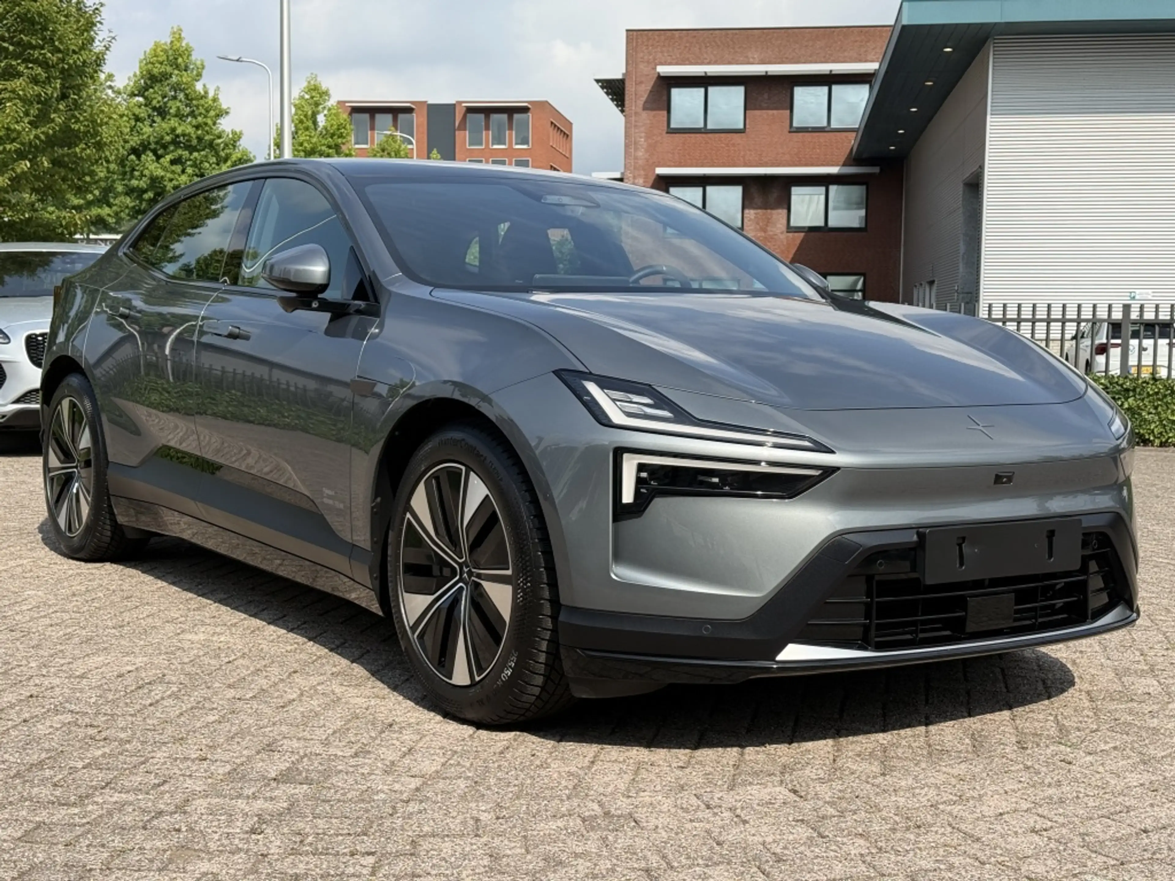 Polestar 4 Long Range Single Motor | Plus, Pilot & Climate Pa — photo 2
